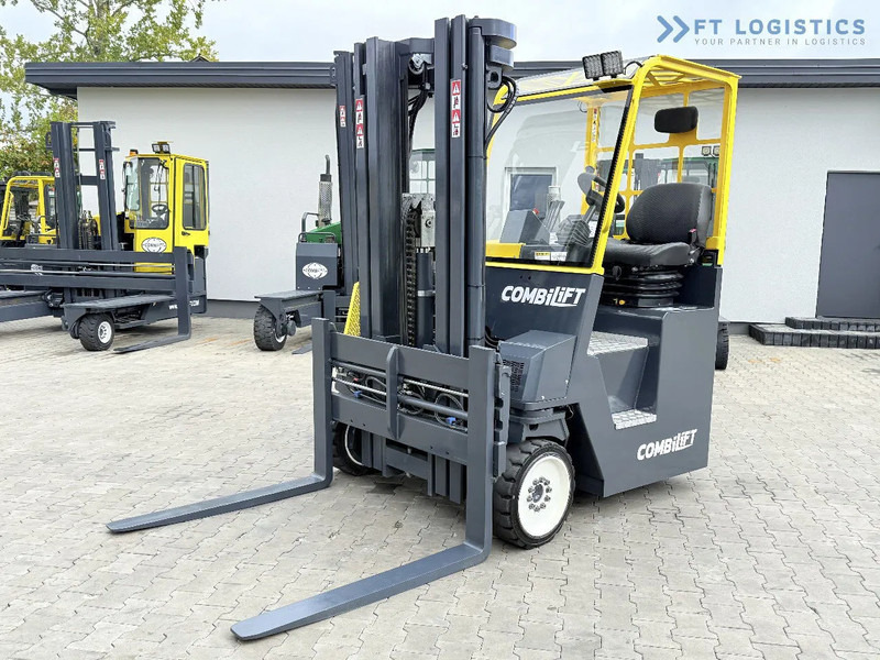 Combilift CB4000 / GAS / TRIPLEX 5200MM / FREE LIFT / FORK POSITIONER / SIDE SHIFT / EXCELLENT CONDITION / Wide range of four-way and side - Elevatore 4 vie: foto 4 Combilift CB4000 / GAS / TRIPLEX 5200MM / FREE LIFT / FORK POSITIONER / SIDE SHIFT / EXCELLENT CONDITION / Wide range of four-way and side - Elevatore 4 vie: foto 4