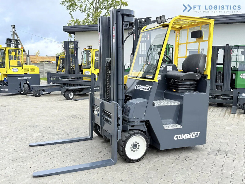 Combilift CB4000 / GAS / TRIPLEX 5200MM / FREE LIFT / FORK POSITIONER / SIDE SHIFT / EXCELLENT CONDITION / Wide range of four-way and side - Elevatore 4 vie: foto 3 Combilift CB4000 / GAS / TRIPLEX 5200MM / FREE LIFT / FORK POSITIONER / SIDE SHIFT / EXCELLENT CONDITION / Wide range of four-way and side - Elevatore 4 vie: foto 3