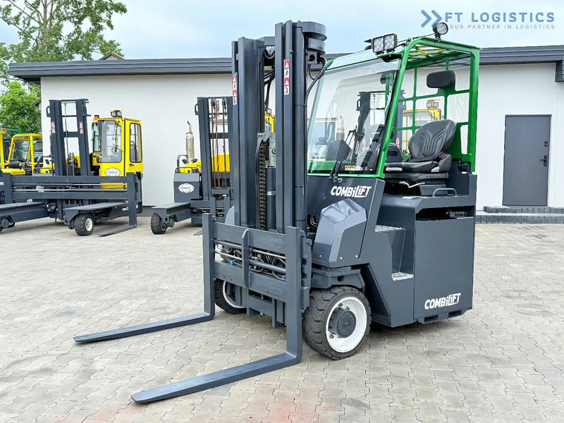 Combilift CBE4000 / TRIPLEX 5200MM / ELECTRIC / FREE LIFT / FORK POSITIONER / SIDE SHIFT / LIKE NEW CBE4000 / TRIPLEX 5200MM / ELECTRIC / - Elevatore 4 vie: foto 1 Combilift CBE4000 / TRIPLEX 5200MM / ELECTRIC / FREE LIFT / FORK POSITIONER / SIDE SHIFT / LIKE NEW CBE4000 / TRIPLEX 5200MM / ELECTRIC / - Elevatore 4 vie: foto 1