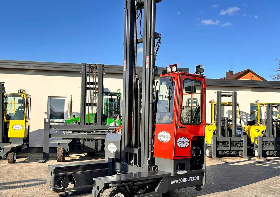 Combilift COMBILIFT C4000 – TRIPLEX 9300 mm – Year 2017 – GAS – FREE LIFT – FORK SIDE SHIFT – CONDITION 5/5 - Elevatore 4 vie: foto 1 Combilift COMBILIFT C4000 – TRIPLEX 9300 mm – Year 2017 – GAS – FREE LIFT – FORK SIDE SHIFT – CONDITION 5/5 - Elevatore 4 vie: foto 1