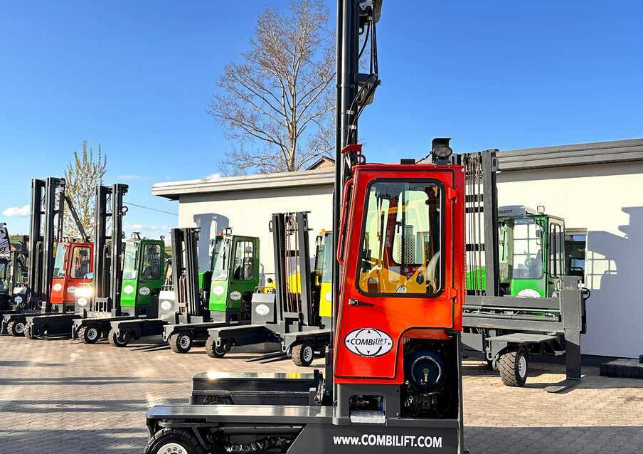 Combilift COMBILIFT C4000 – TRIPLEX 9300 mm – Year 2017 – GAS – FREE LIFT – FORK SIDE SHIFT – CONDITION 5/5 - Elevatore 4 vie: foto 3 Combilift COMBILIFT C4000 – TRIPLEX 9300 mm – Year 2017 – GAS – FREE LIFT – FORK SIDE SHIFT – CONDITION 5/5 - Elevatore 4 vie: foto 3