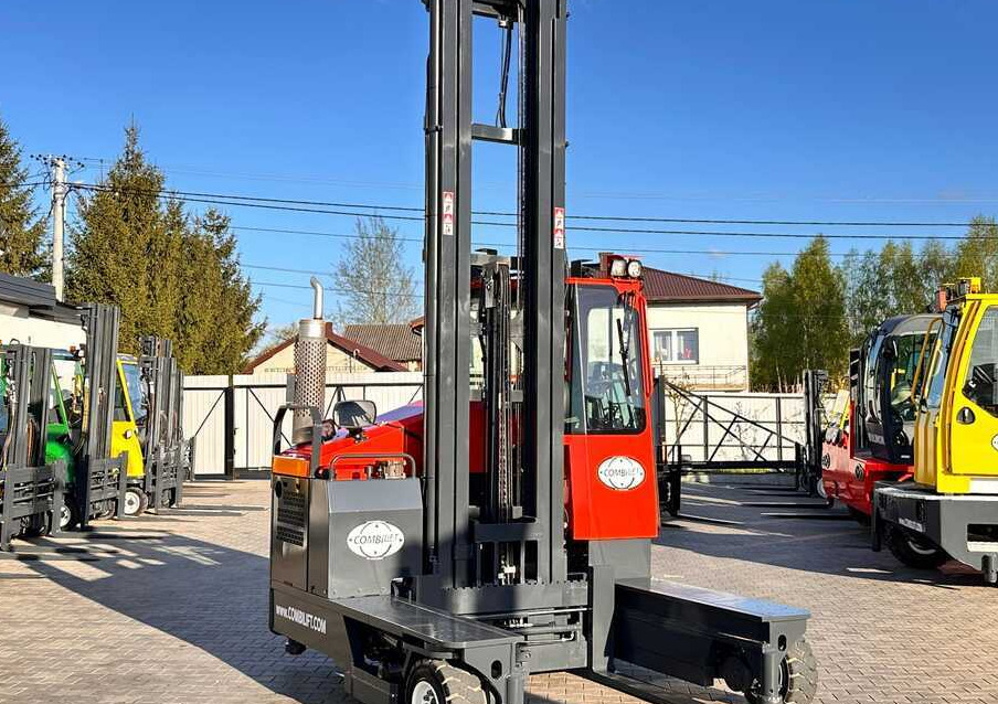Combilift COMBILIFT C4000 – TRIPLEX 9300 mm – Year 2017 – GAS – FREE LIFT – FORK SIDE SHIFT – CONDITION 5/5 - Elevatore 4 vie: foto 5 Combilift COMBILIFT C4000 – TRIPLEX 9300 mm – Year 2017 – GAS – FREE LIFT – FORK SIDE SHIFT – CONDITION 5/5 - Elevatore 4 vie: foto 5