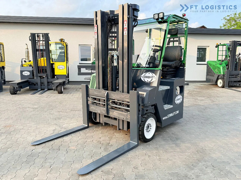 Combilift COMBILIFT C4000CB – TRIPLEX 5200mm – Year 2017 – LPG – FREE LIFT – SIDESHIFT – FORK POSITIONER – CONDITION 5/5 COMBILIFT C4000CB - Elevatore 4 vie: foto 1 Combilift COMBILIFT C4000CB – TRIPLEX 5200mm – Year 2017 – LPG – FREE LIFT – SIDESHIFT – FORK POSITIONER – CONDITION 5/5 COMBILIFT C4000CB - Elevatore 4 vie: foto 1