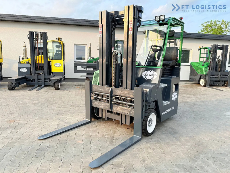 Combilift COMBILIFT C4000CB – TRIPLEX 5200mm – Year 2017 – LPG – FREE LIFT – SIDESHIFT – FORK POSITIONER – CONDITION 5/5 COMBILIFT C4000CB - Elevatore 4 vie: foto 3 Combilift COMBILIFT C4000CB – TRIPLEX 5200mm – Year 2017 – LPG – FREE LIFT – SIDESHIFT – FORK POSITIONER – CONDITION 5/5 COMBILIFT C4000CB - Elevatore 4 vie: foto 3