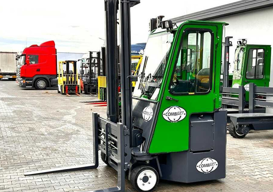 Combilift Combilift C3000CB - DUPLEX 4000mm - Year 2015 - / CABIN - HEATING / ONLY 6546 MTH / EXCELLENT CONDITION / LIKE NEW! - Elevatore 4 vie: foto 1 Combilift Combilift C3000CB - DUPLEX 4000mm - Year 2015 - / CABIN - HEATING / ONLY 6546 MTH / EXCELLENT CONDITION / LIKE NEW! - Elevatore 4 vie: foto 1