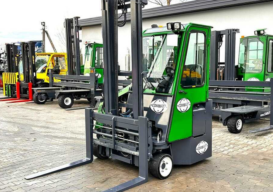 Combilift Combilift C3000CB - DUPLEX 4000mm - Year 2015 - / CABIN - HEATING / ONLY 6546 MTH / EXCELLENT CONDITION / LIKE NEW! - Elevatore 4 vie: foto 1 Combilift Combilift C3000CB - DUPLEX 4000mm - Year 2015 - / CABIN - HEATING / ONLY 6546 MTH / EXCELLENT CONDITION / LIKE NEW! - Elevatore 4 vie: foto 1