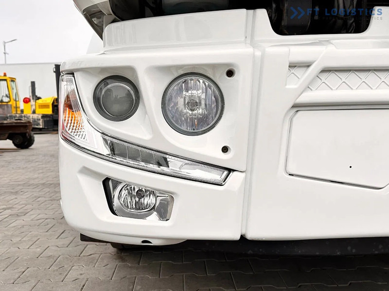 Renault Midlum 250 Renault D 250 / AUTOMATIC / 4X2 / 18 PALLETS / TAIL LIFT / SIDE BOARDS / curtainsider truck - Camion centinato: foto 4 Renault Midlum 250 Renault D 250 / AUTOMATIC / 4X2 / 18 PALLETS / TAIL LIFT / SIDE BOARDS / curtainsider truck - Camion centinato: foto 4