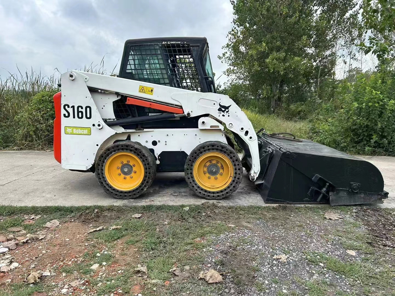BOBCAT Second-hand Excellent Skidsteer Bobcat S160 - Minipala: foto 2 BOBCAT Second-hand Excellent Skidsteer Bobcat S160 - Minipala: foto 2