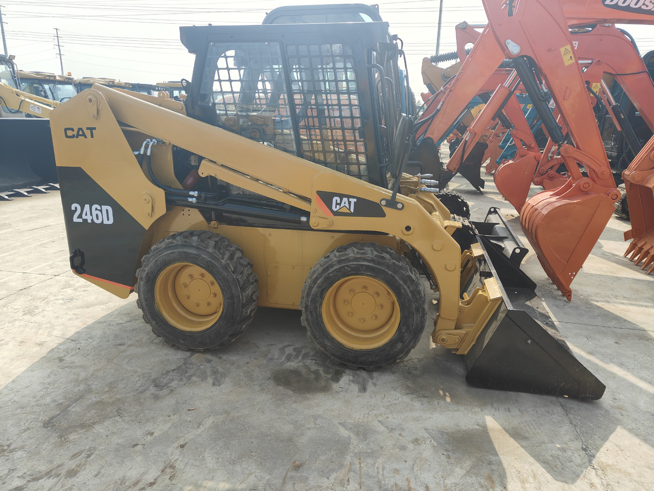 CATERPILLAR Used skid-steer CAT246D - Minipala: foto 2 CATERPILLAR Used skid-steer CAT246D - Minipala: foto 2