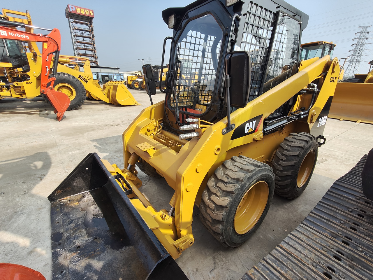 CATERPILLAR Used skid-steer CAT246D - Minipala: foto 1 CATERPILLAR Used skid-steer CAT246D - Minipala: foto 1