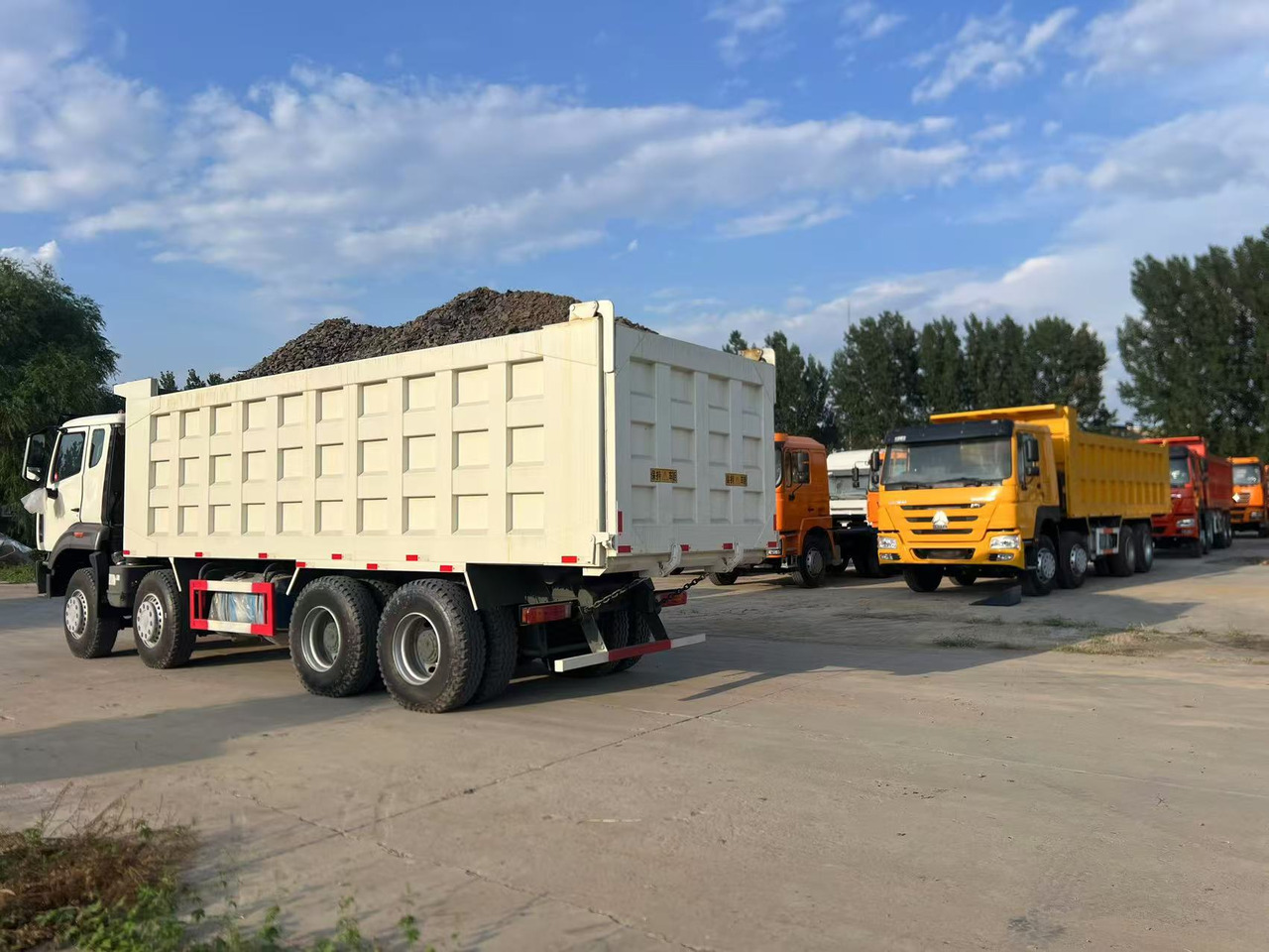 HOWO Used Dump Truck8*4 6*4 - Camion: foto 2 HOWO Used Dump Truck8*4 6*4 - Camion: foto 2
