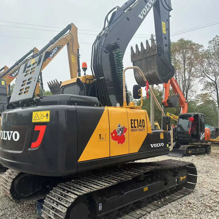 China Brand Used VOLVO EC140 Mini Excavator 6ton Crawler Earth Digger Machine for Sale - Escavatore cingolato: foto 1 China Brand Used VOLVO EC140 Mini Excavator 6ton Crawler Earth Digger Machine for Sale - Escavatore cingolato: foto 1