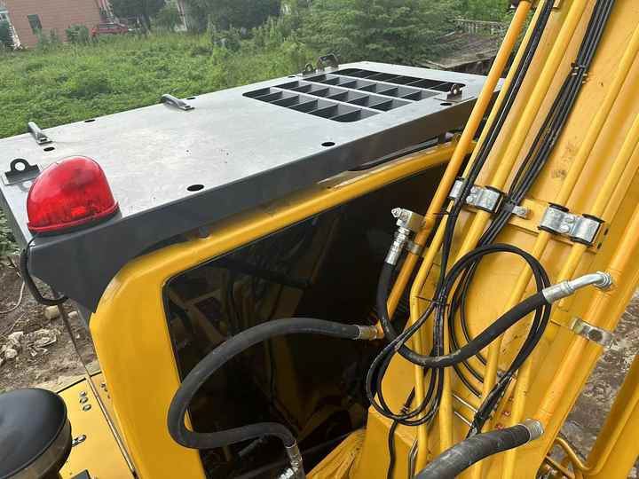 Second Hand Komatsu PC210-8 Excavator 21 Ton Crawler Excavator Japan Brand Low Price with Good Quality for SALE - Escavatore: foto 3 Second Hand Komatsu PC210-8 Excavator 21 Ton Crawler Excavator Japan Brand Low Price with Good Quality for SALE - Escavatore: foto 3