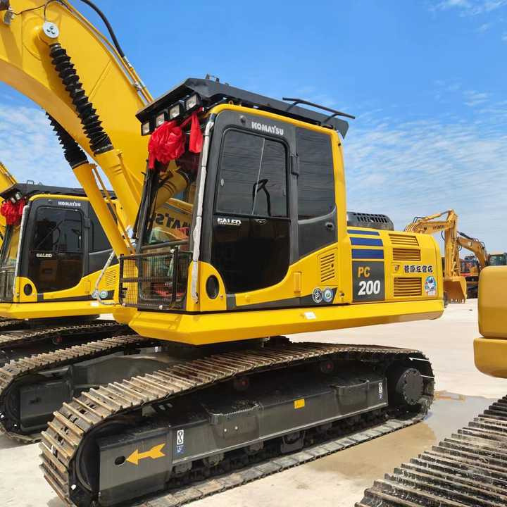 USED komatsu Pc200-8 Excavator with Good Condition for Sale - Escavatore cingolato: foto 2 USED komatsu Pc200-8 Excavator with Good Condition for Sale - Escavatore cingolato: foto 2