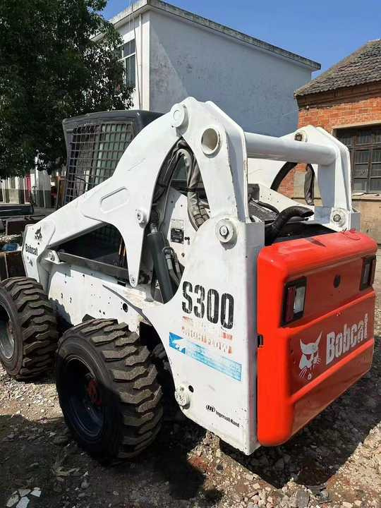 Used Bob Cat Bob Cat S300 Used Skid Steer Wheel Loader Multifunctional Track Loaders Bobcat - Pala gommata: foto 4 Used Bob Cat Bob Cat S300 Used Skid Steer Wheel Loader Multifunctional Track Loaders Bobcat - Pala gommata: foto 4
