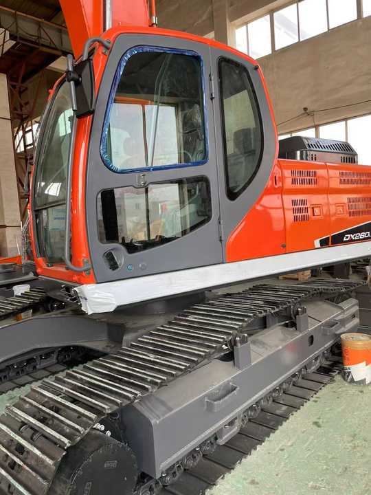 Used Digger DOOSAN DX260 Construction Machinery Construction Digger Used DOOSAN DX260 Cheap Excavator - Escavatore cingolato: foto 4 Used Digger DOOSAN DX260 Construction Machinery Construction Digger Used DOOSAN DX260 Cheap Excavator - Escavatore cingolato: foto 4