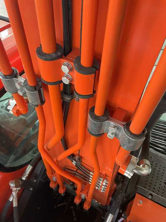Used Digger DOOSAN DX260 Construction Machinery Construction Digger Used DOOSAN DX260 Cheap Excavator - Escavatore cingolato: foto 5 Used Digger DOOSAN DX260 Construction Machinery Construction Digger Used DOOSAN DX260 Cheap Excavator - Escavatore cingolato: foto 5