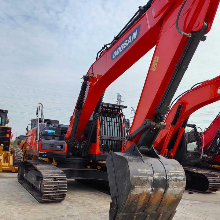 Used Doosan DX225LC-9C Hydraulic Excavator 25 Ton Doosan Dx225 Crawler Excavator with Excellent Performance Low Price for Sale - Escavatore: foto 1 Used Doosan DX225LC-9C Hydraulic Excavator 25 Ton Doosan Dx225 Crawler Excavator with Excellent Performance Low Price for Sale - Escavatore: foto 1