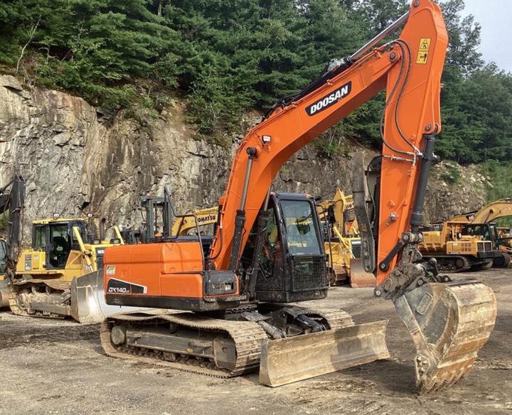 Used Excavator Doosan DX140 Excavators Mini Equipment Earth Moving Machinery Doosan Digger Excavator for Sale - Escavatore cingolato: foto 2 Used Excavator Doosan DX140 Excavators Mini Equipment Earth Moving Machinery Doosan Digger Excavator for Sale - Escavatore cingolato: foto 2