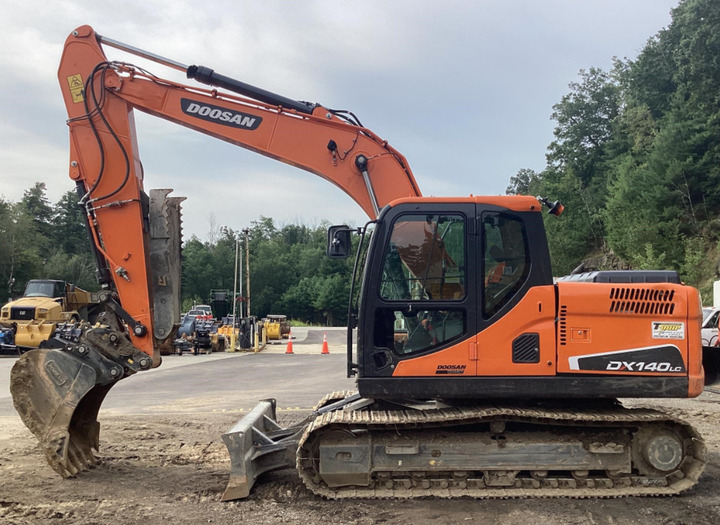 Used Excavator Doosan DX140 Excavators Mini Equipment Earth Moving Machinery Doosan Digger Excavator for Sale - Escavatore cingolato: foto 3 Used Excavator Doosan DX140 Excavators Mini Equipment Earth Moving Machinery Doosan Digger Excavator for Sale - Escavatore cingolato: foto 3
