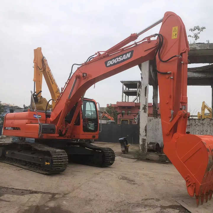 Used Excavator Doosan DX225LC Excavators Mini Equipment Earth Moving Machinery Doosan Digger Excavator for Sale - Escavatore cingolato: foto 3 Used Excavator Doosan DX225LC Excavators Mini Equipment Earth Moving Machinery Doosan Digger Excavator for Sale - Escavatore cingolato: foto 3