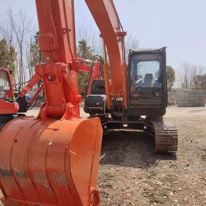 Used Hitachi ZX130 Excavator Japan Made Hitachi Used Excavator Zx120 Zx130 for Sale - Escavatore: foto 5 Used Hitachi ZX130 Excavator Japan Made Hitachi Used Excavator Zx120 Zx130 for Sale - Escavatore: foto 5