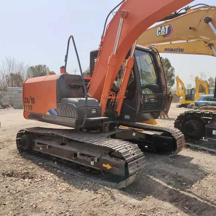 Used Hitachi ZX130 Excavator Japan Made Hitachi Used Excavator Zx120 Zx130 for Sale - Escavatore: foto 3 Used Hitachi ZX130 Excavator Japan Made Hitachi Used Excavator Zx120 Zx130 for Sale - Escavatore: foto 3
