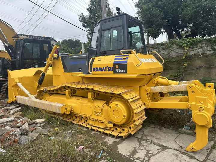 Used Japan Komatsu D85ESS Dozer with Ripper Komatsu D85 Crawler Bulldozer with Excellent Performance Low Price for Sale - Bulldozer: foto 3 Used Japan Komatsu D85ESS Dozer with Ripper Komatsu D85 Crawler Bulldozer with Excellent Performance Low Price for Sale - Bulldozer: foto 3