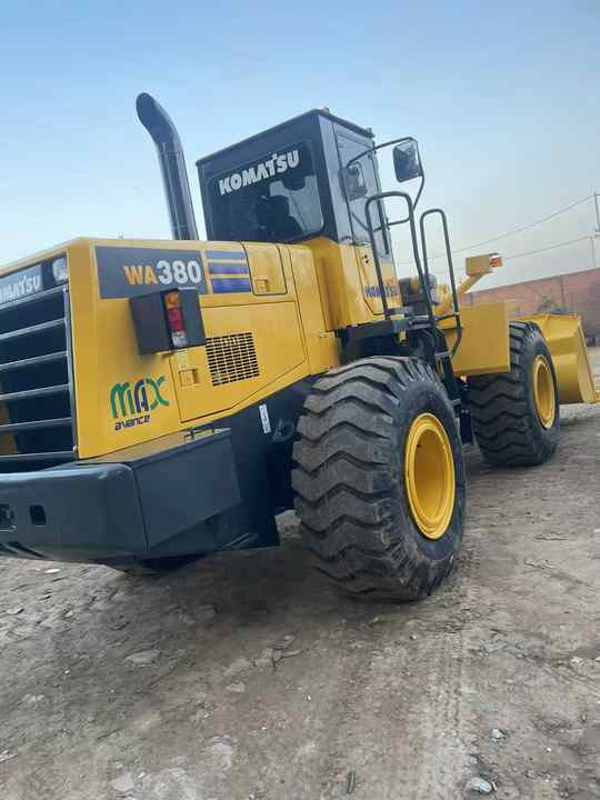 Used Komatsu WA380-3 Front Loader in Very Good Condition Strong Power komatsu 380 Wheel Loader Low Price Hot Sale - Pala gommata: foto 5 Used Komatsu WA380-3 Front Loader in Very Good Condition Strong Power komatsu 380 Wheel Loader Low Price Hot Sale - Pala gommata: foto 5