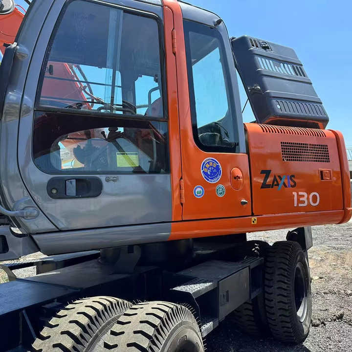 Used Wheel Excavator Hitachi ZX 130W Made in Japan 13ton Hitachi Zx130w Wheel Excavator Price Used Hitachi Zx130 Excavator SALE - Escavatore: foto 1 Used Wheel Excavator Hitachi ZX 130W Made in Japan 13ton Hitachi Zx130w Wheel Excavator Price Used Hitachi Zx130 Excavator SALE - Escavatore: foto 1