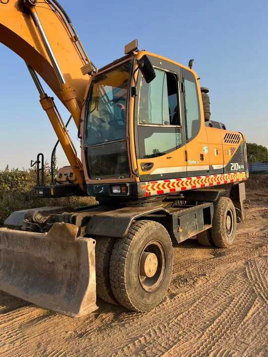 Well-Maintained Hyundai 210-9Used Wheel Excavator Construction Machine | No Major Repairs | Price Negotiable - Escavatore gommato: foto 5 Well-Maintained Hyundai 210-9Used Wheel Excavator Construction Machine | No Major Repairs | Price Negotiable - Escavatore gommato: foto 5
