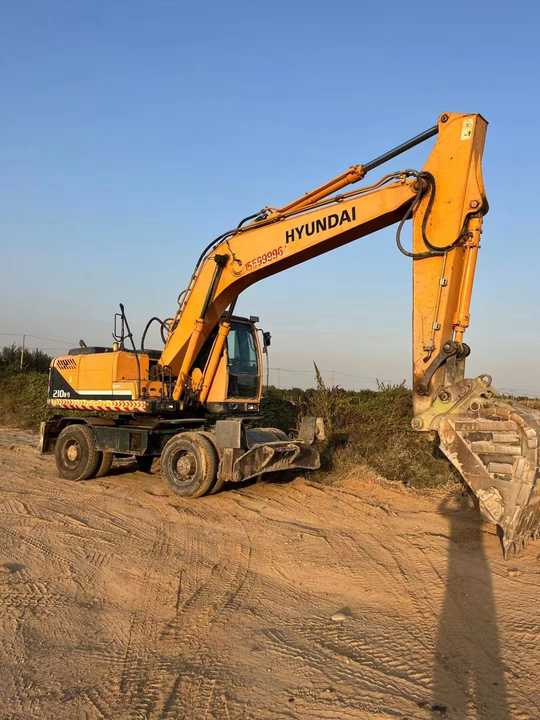 Well-Maintained Hyundai 210-9Used Wheel Excavator Construction Machine | No Major Repairs | Price Negotiable - Escavatore gommato: foto 4 Well-Maintained Hyundai 210-9Used Wheel Excavator Construction Machine | No Major Repairs | Price Negotiable - Escavatore gommato: foto 4