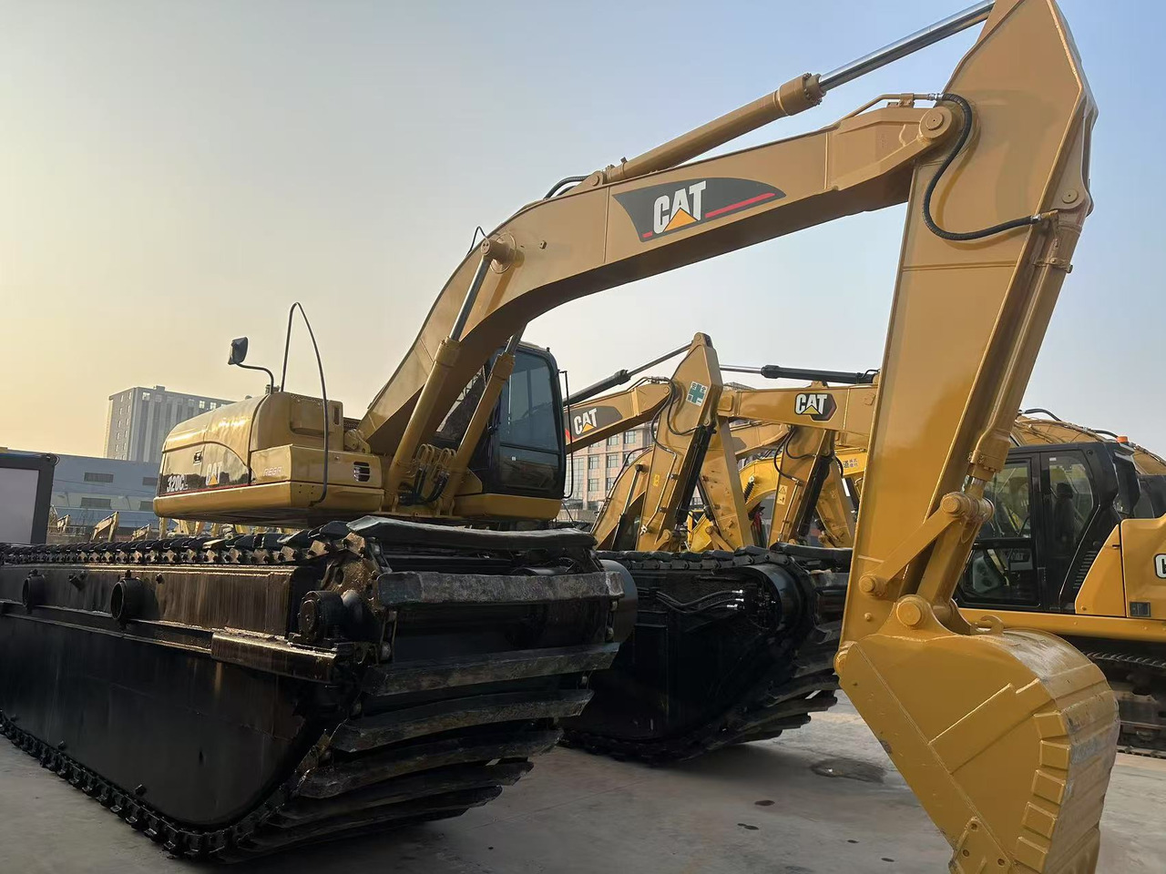 CATERPILLAR 320C - Escavatore anfibio: foto 4 CATERPILLAR 320C - Escavatore anfibio: foto 4