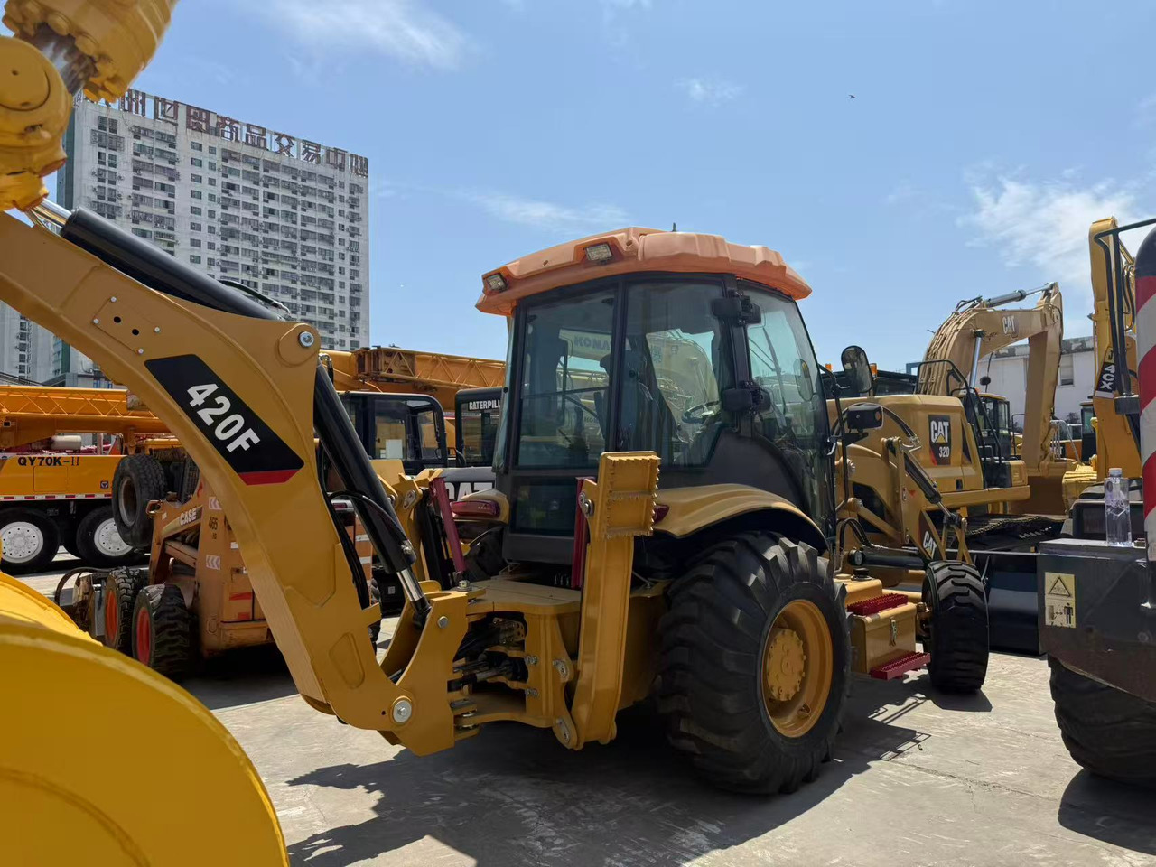 CATERPILLAR 420F - Terna: foto 1 CATERPILLAR 420F - Terna: foto 1