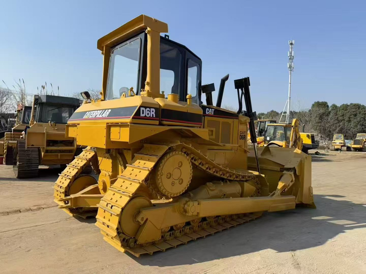 CATERPILLAR D6R - Bulldozer: foto 1 CATERPILLAR D6R - Bulldozer: foto 1