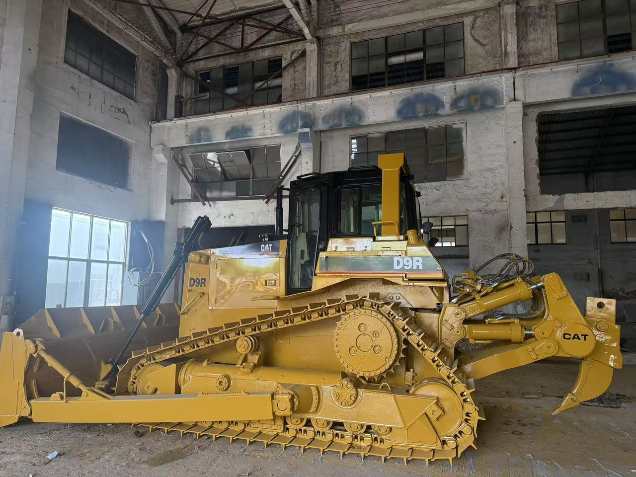 CATERPILLAR D9R - Bulldozer: foto 1 CATERPILLAR D9R - Bulldozer: foto 1