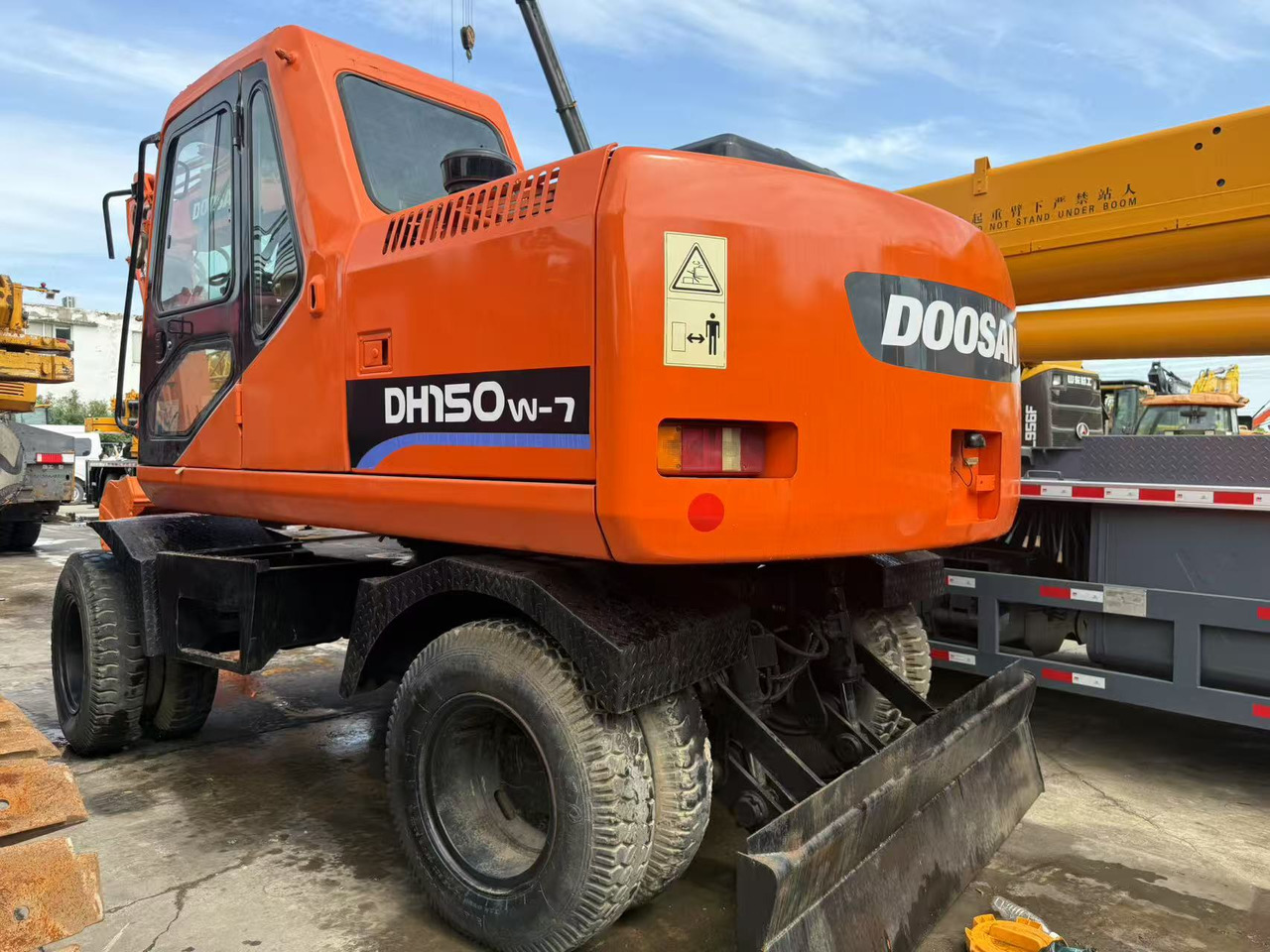 DOOSAN DH150W-7 - Escavatore gommato: foto 1 DOOSAN DH150W-7 - Escavatore gommato: foto 1