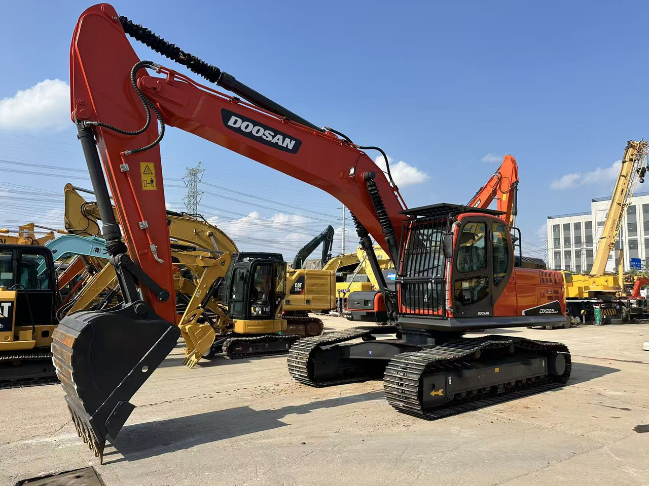 DOOSAN DX225LCA - Escavatore cingolato: foto 1 DOOSAN DX225LCA - Escavatore cingolato: foto 1
