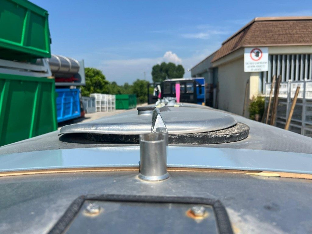 CISTERNA USATA SCARRABILE IN ACCIAIO - Cassone scarrabile: foto 5 CISTERNA USATA SCARRABILE IN ACCIAIO - Cassone scarrabile: foto 5