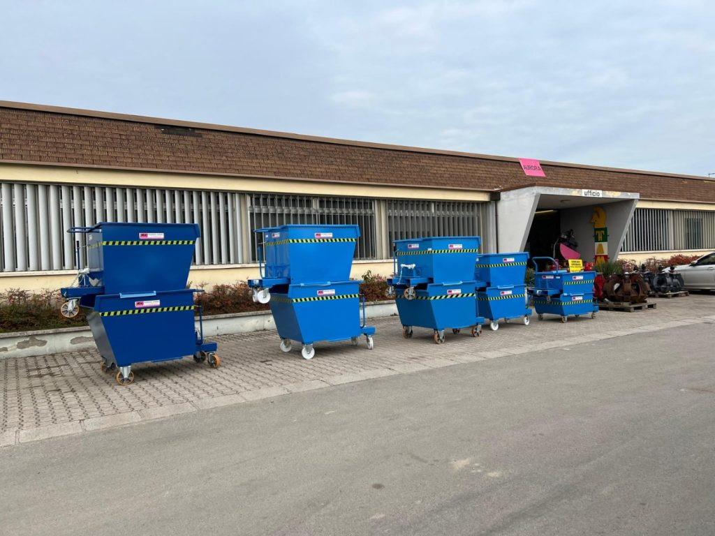 CONTAINER A BENNA RIBALTABILE - Benna ribaltabile: foto 2 CONTAINER A BENNA RIBALTABILE - Benna ribaltabile: foto 2