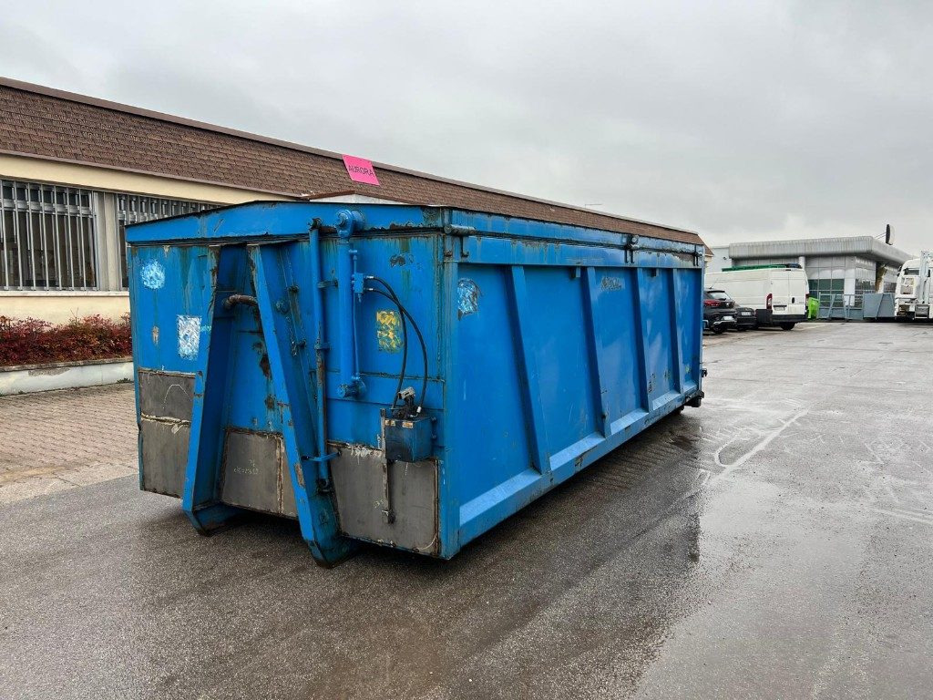 CONTAINER SCARRABILE USATO CON COPERCHIO - Cassone scarrabile: foto 1 CONTAINER SCARRABILE USATO CON COPERCHIO - Cassone scarrabile: foto 1