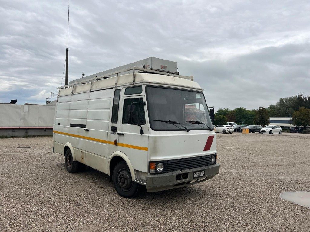 FIAT 60 10 - Furgone chiuso: foto 2 FIAT 60 10 - Furgone chiuso: foto 2