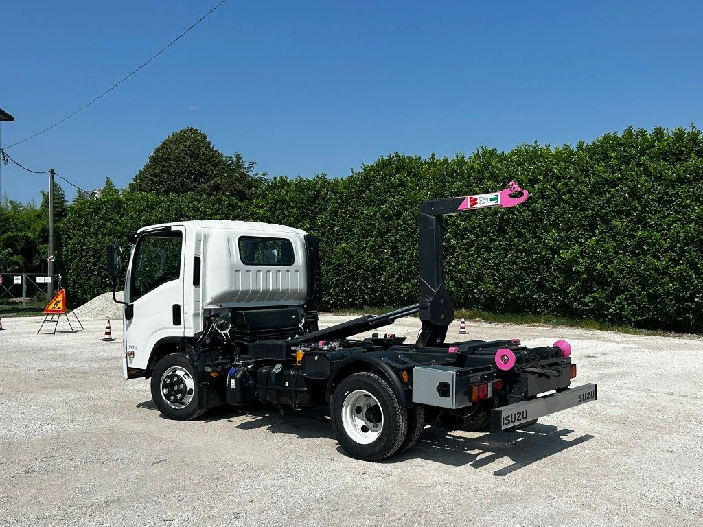 ISUZU P75 NUOVO SCARRABILE - Autocarro scarrabile: foto 5 ISUZU P75 NUOVO SCARRABILE - Autocarro scarrabile: foto 5