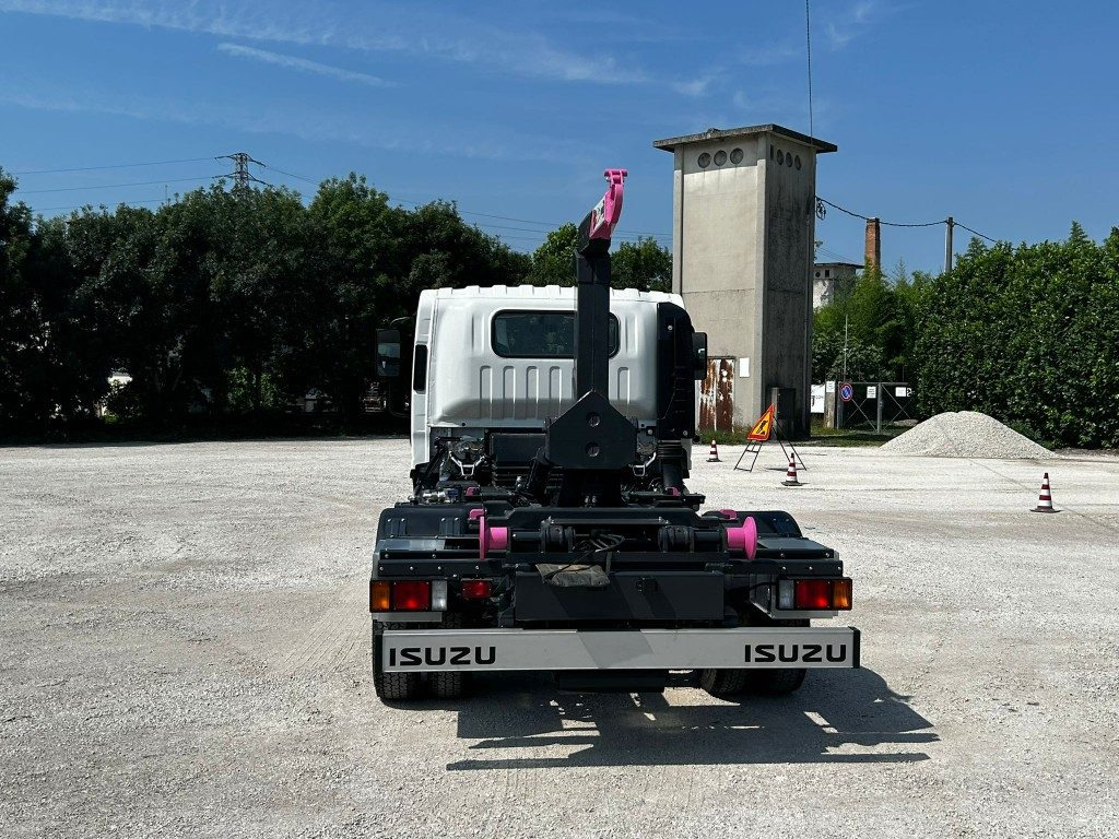 ISUZU P75 NUOVO SCARRABILE - Autocarro scarrabile: foto 4 ISUZU P75 NUOVO SCARRABILE - Autocarro scarrabile: foto 4