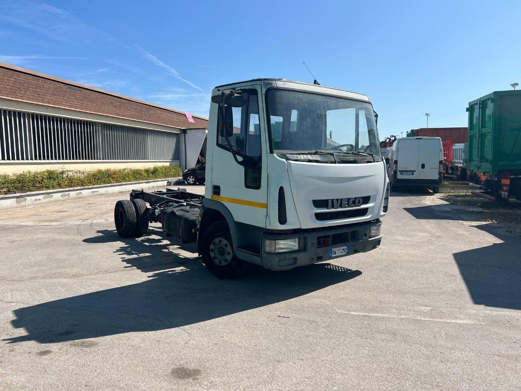 IVECO 80E15 A TELAIO - Autocarro telaio: foto 2 IVECO 80E15 A TELAIO - Autocarro telaio: foto 2