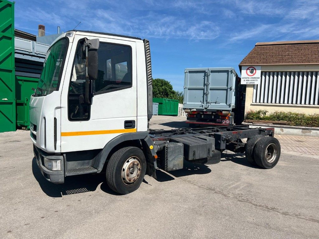 IVECO 80E15 A TELAIO - Autocarro telaio: foto 5 IVECO 80E15 A TELAIO - Autocarro telaio: foto 5