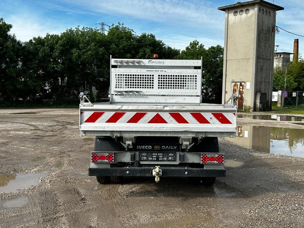 IVECO DAILY 35.140 RIBALTABILE - Furgone ribaltabile: foto 4 IVECO DAILY 35.140 RIBALTABILE - Furgone ribaltabile: foto 4