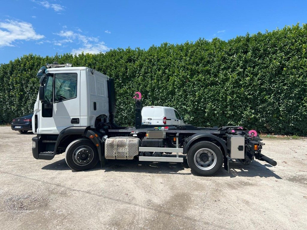 IVECO EUROCARGO 120E28 CON SCARRABILE NUOVO - Autocarro scarrabile: foto 2 IVECO EUROCARGO 120E28 CON SCARRABILE NUOVO - Autocarro scarrabile: foto 2