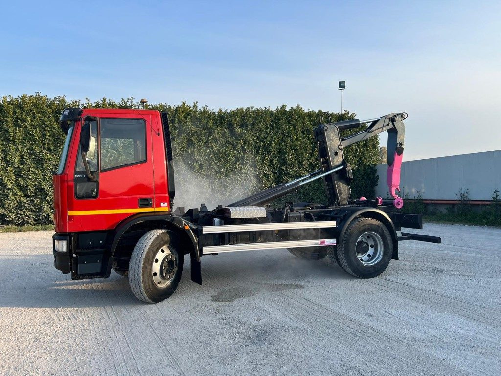IVECO EUROCARGO 150E18K SCARRABILE - Autocarro scarrabile: foto 2 IVECO EUROCARGO 150E18K SCARRABILE - Autocarro scarrabile: foto 2