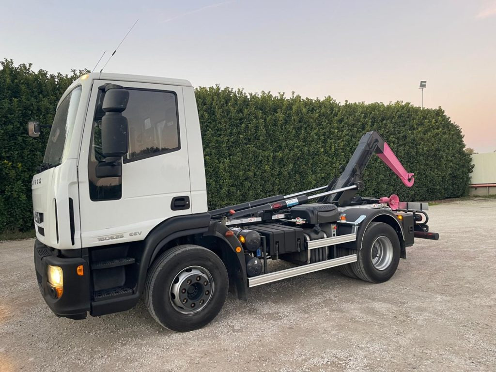 IVECO EUROCARGO 160E25 SCARRABILE - Autocarro scarrabile: foto 2 IVECO EUROCARGO 160E25 SCARRABILE - Autocarro scarrabile: foto 2